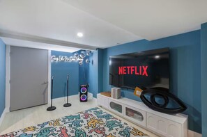 Game room - Serenity at Shorewood (East Hampton)