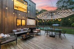 Superior Villa, Pool View | Outdoor dining - Serenity at Shorewood (East Hampton)