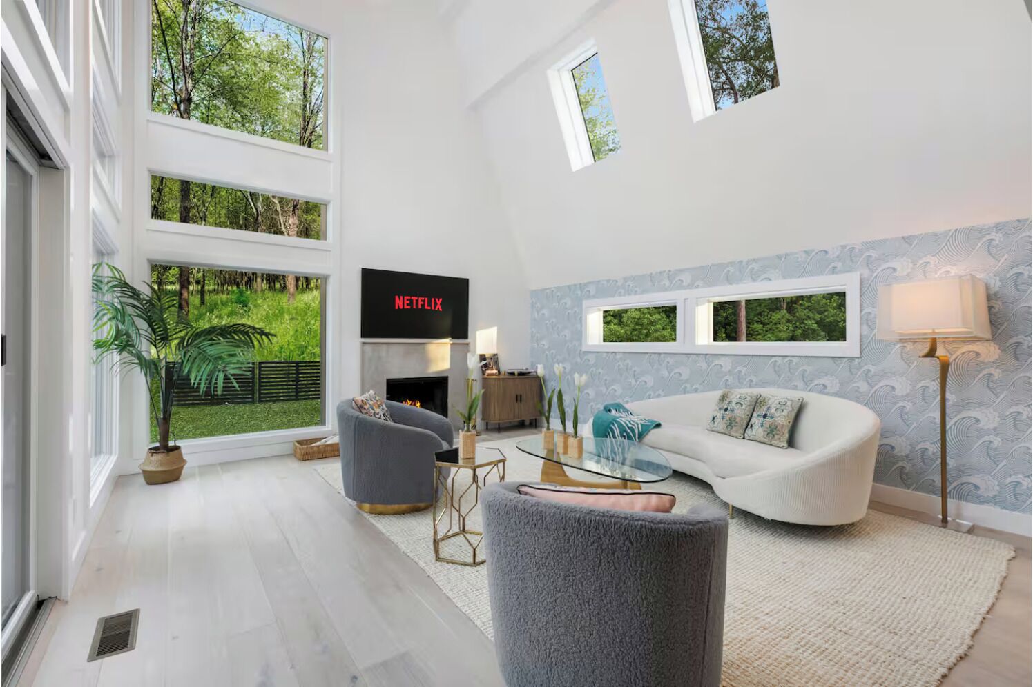 Superior Villa, Pool View | Living area