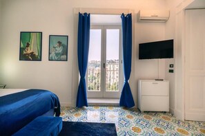 1 bedroom, iron/ironing board, WiFi, bed sheets - Elegant Apartment for 4 in Chiaia - Capri View Terrace (Napoli)