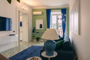 TV - Elegant Apartment for 4 in Chiaia - Capri View Terrace (Napoli)