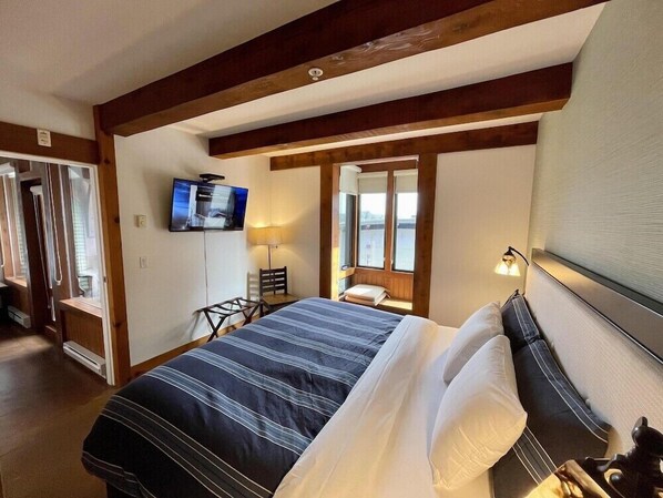 Room - Seaside Ucluelet Hotel (Ucluelet)