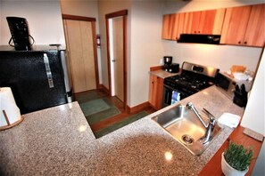 Private kitchen - Seaside Ucluelet Hotel (Ucluelet)