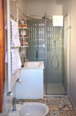 Shower, hair dryer, bidet, towels - Il Posto Giusto a Lucca Affitti Brevi Italia (Lucca)