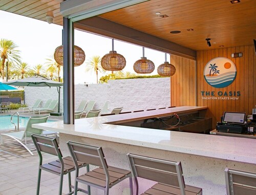 Family sized 2 BR, 2 Bath, 6 guest resort condo 5 minutes to Disneyland