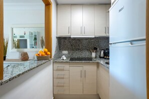 Fridge, microwave, stovetop, coffee/tea maker - Apto 4 pax  a 2 minutos playa.A/C,terraza.Piscina. (La Vila Joiosa)