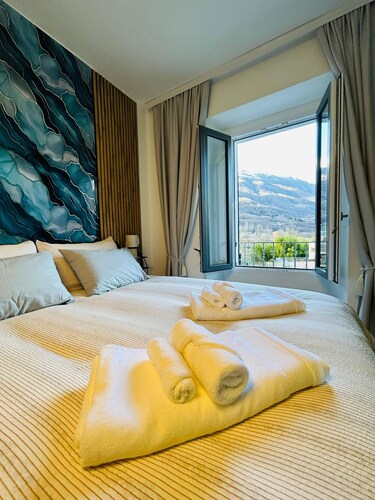 Villa Felix Omegna. Spacious modern house for groups and families ( 9 ) people relax