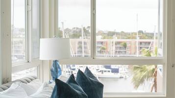 2 Schlafzimmer, Schreibtisch, Bügeleisen/Bügelbrett, Reisekinderbett