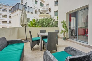 Outdoor dining - Chic 3BR in Racine by Bd Massira (Casablanca)