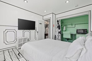 3 bedrooms, WiFi, bed sheets - LA Comic Mayhem (Long Beach)