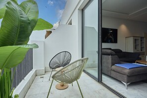 Terrace/patio - Bright Studio at Bliving with Sunny Terrace 1 BR (Casablanca)