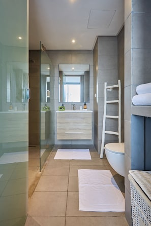 Hair dryer, towels - Bright Studio at Bliving with Sunny Terrace 1 BR (Casablanca)