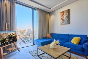 TV - Sunlit Loft with terrace– B Living 1 BR (Casablanca)