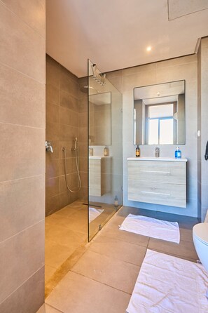 Hair dryer, towels - Sunlit Loft with terrace– B Living 1 BR (Casablanca)