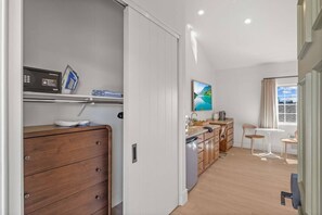 Private kitchen - Bella Notte by the Beach Studio 11 (Pleasure Point)