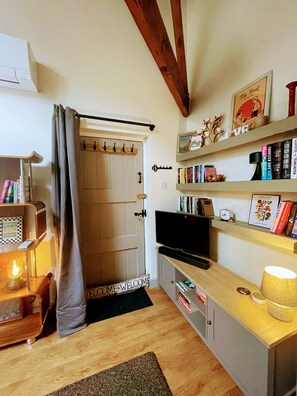 Interior - Cosy and private one bedroom annexe on the edge of historic Newark-on-Trent. (Newark-on-Trent)