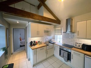 Private kitchen - Cosy and private one bedroom annexe on the edge of historic Newark-on-Trent. (Newark-on-Trent)