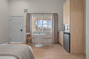 Room - Bella Notte by the beach Studio 7 (Pleasure Point)