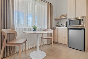 Dining - Bella Notte by the beach Studio 7 (Pleasure Point)