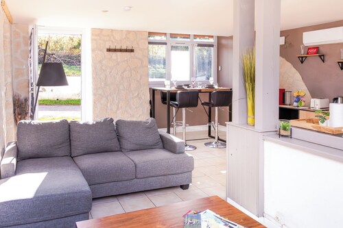 "Les 4 Chênes, Refuge et Havre de Paix Verdoyant"