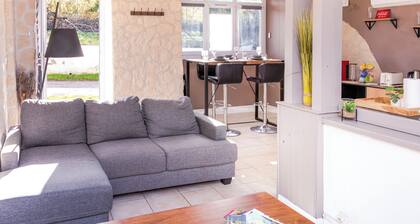 "Les 4 ChĂȘnes, Refuge et Havre de Paix Verdoyant"