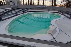 Piscine couverte, piscine extérieure