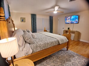 4 bedrooms, iron/ironing board, WiFi - Lux Stay _Six Flags & Naval Base _Multi-Unit (Gurnee)