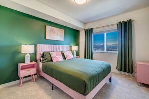 2 bedrooms, iron/ironing board, WiFi, bed sheets - Brand New Tropical Vibe 2bd 2ba (Draper)