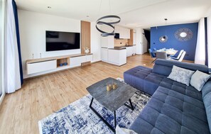 Smart TV - Luxurious home in Mandre with private swimming pool, can be inside or outside (Mandre)