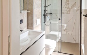 Douche, séchoir à cheveux
