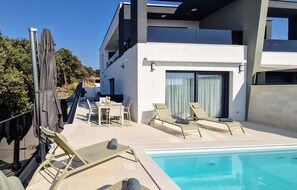 Pool - Luxurious home in Mandre with private swimming pool, can be inside or outside (Mandre)