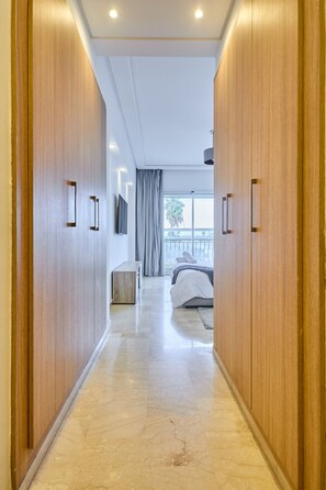 1 bedroom, desk, iron/ironing board, WiFi - Sunny & Spacious 3 BR Apartment - CIL view (Casablanca)