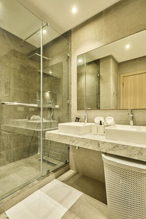 Hair dryer - Sunny & Spacious 3 BR Apartment - CIL view (Casablanca)