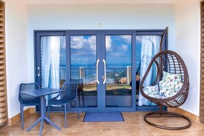 Ferienhaus, Mehrere Schlafzimmer, Terrasse, Stadtblick | Speisen im Freien