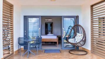 Rumah, beberapa kamar, patio, pemandangan kota