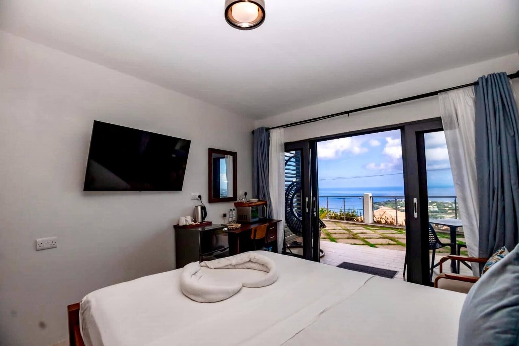 House, Multiple Bedrooms, Patio, City View