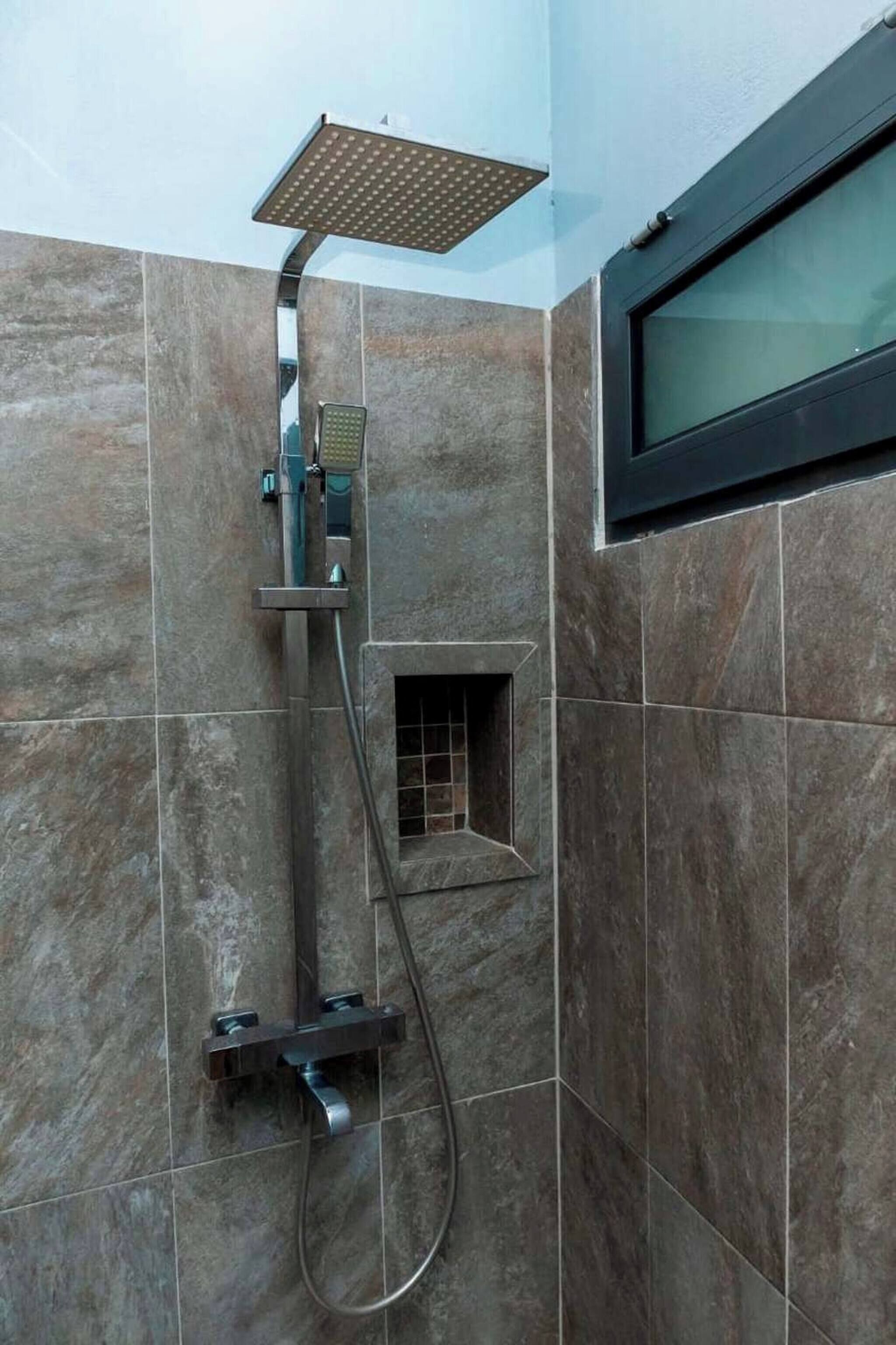 House, Patio, City View | Bathroom