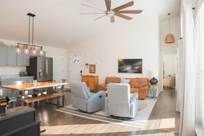 TV - Modern Humble Abodie (Sterling)