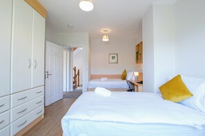 4 chambres, fer et planche à repasser, Wi-Fi, draps fournis