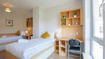 4 quartos, ferros/tábuas de passar roupa, Wi-Fi, roupa de cama