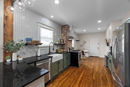 Walkable to Overton Square - Game Room & Fenced Yard