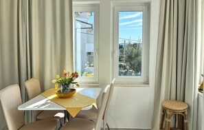 Dining - 1 bedroom nice apartment in Barbat (Barbat)