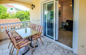Outdoor dining - 1 bedroom nice apartment in Barbat (Barbat)