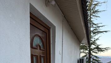 Chalet, 2 Schlafzimmer, Balkon, Seeblick | Außendetails