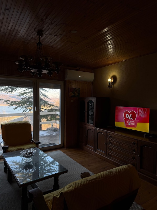 Living room - Mavrovo Lake View Chalet (Leunovo)