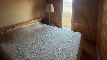 Chalet, 2 Bedrooms, Balcony, Lake View | 2 bedrooms