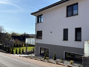 Exterior - Modern, cozy vacation rental in Nieste with a terrace & views of the countryside (Nieste)