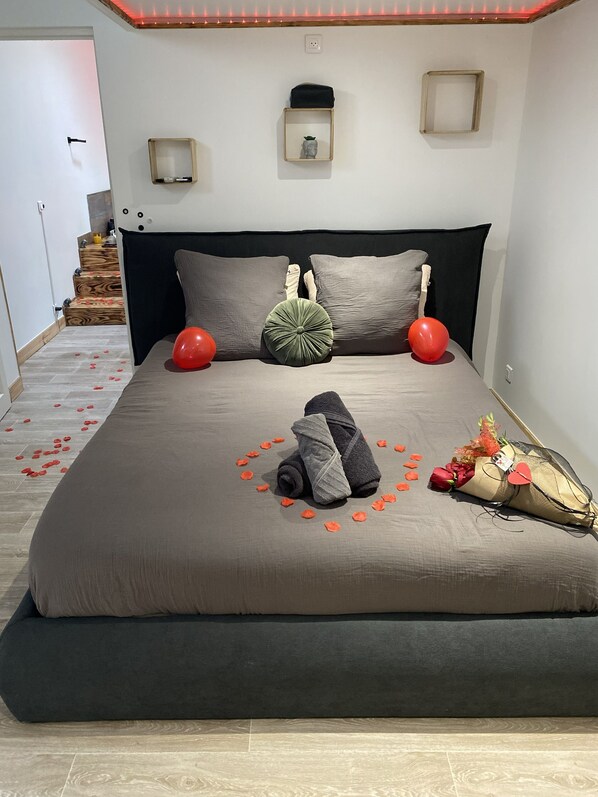 1 bedroom, WiFi, bed sheets