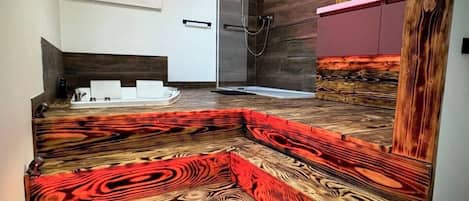 Baignoire à remous, séchoir à cheveux, serviettes fournies, savon