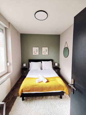 Room - Vrbo Property (Reims)